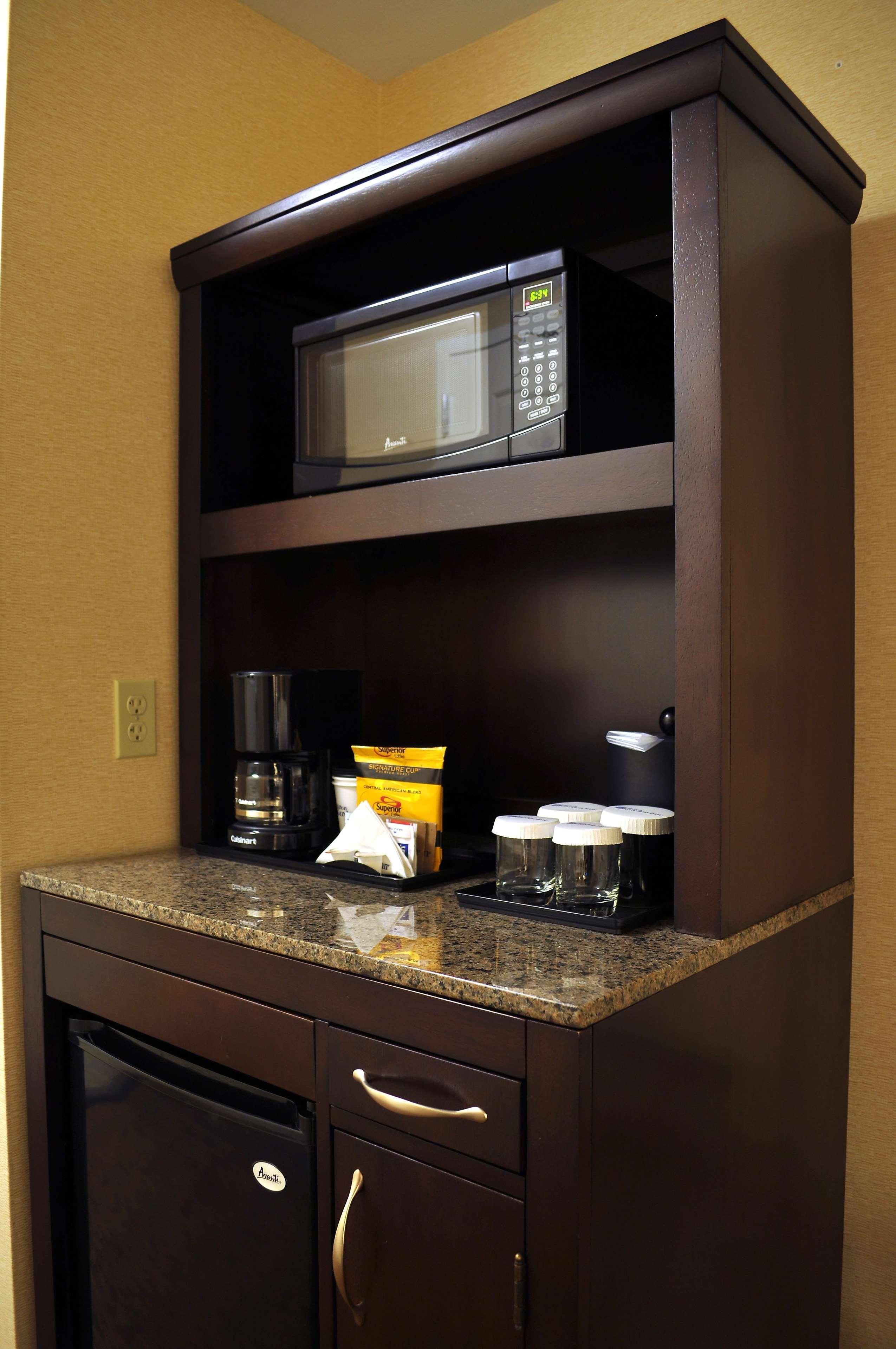 Hilton Garden Inn St. Louis Airport Berkeley Restaurant photo